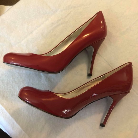 Jessica Simpson Patent Red Pumps - Picture 7 of 8